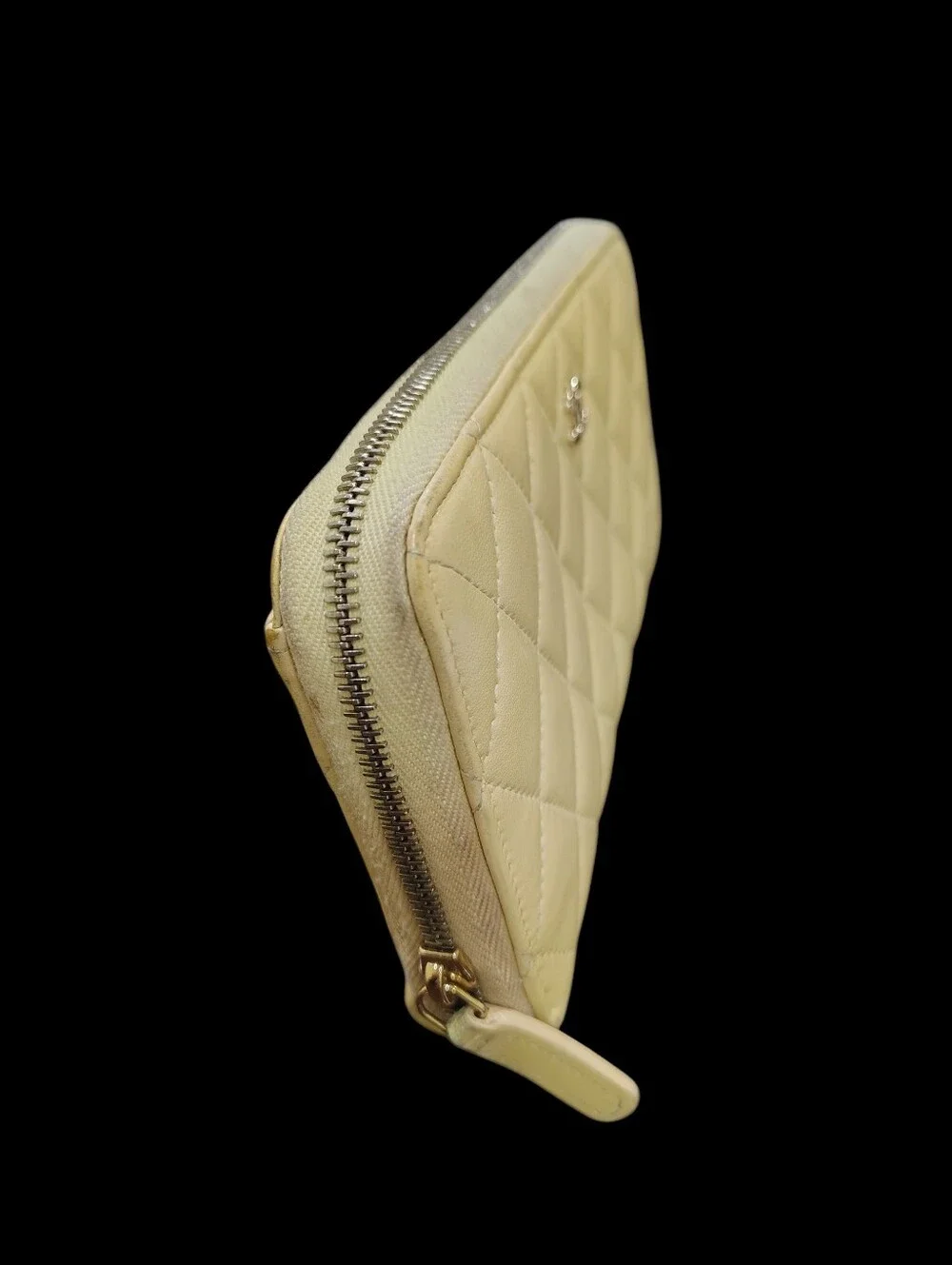 CHANEL Quilted Zip Wallet - Light Yellow Lambskin